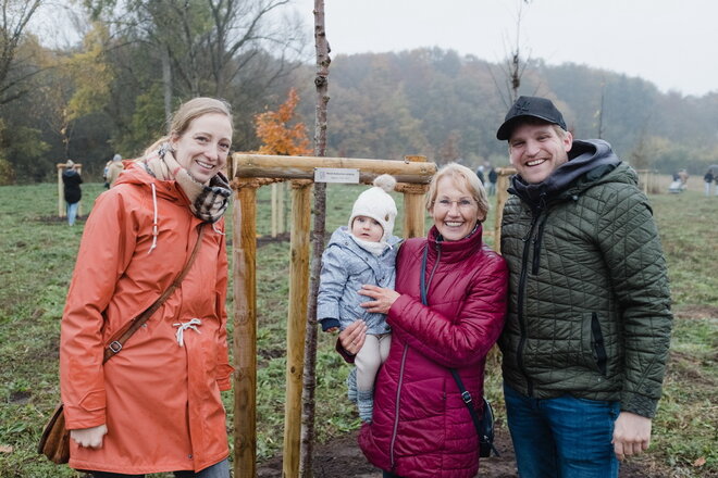 Pflanzaktion im Wald der schönen Erinnerungen