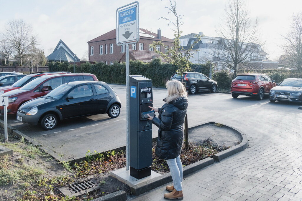 Dietikon - Bezahlen mit dem Handy: Parkuhren schlucken jetzt