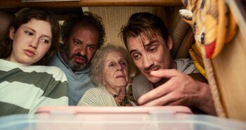 01_BonVoyage_c_HappyEntertainment 01_BonVoyage_c_HappyEntertainment