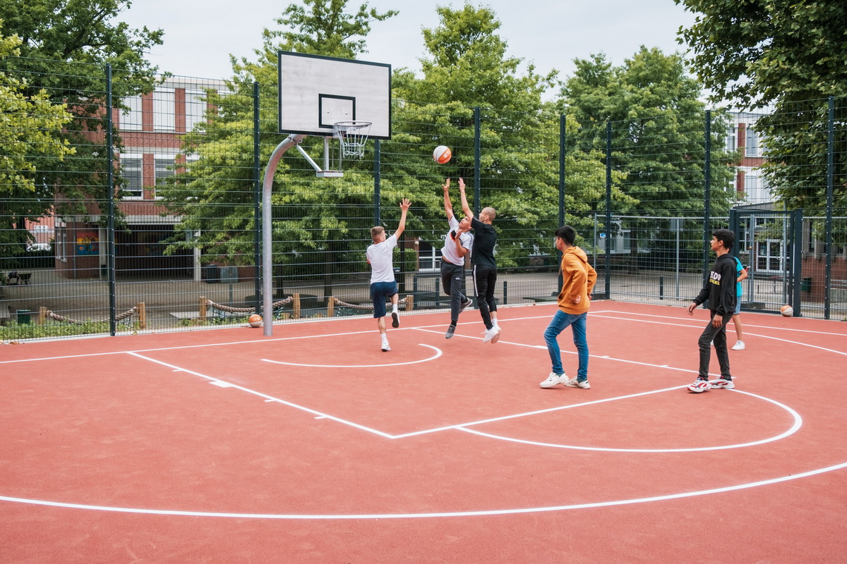 Neues Freizeitangebot Öffentliches Basketballfeld