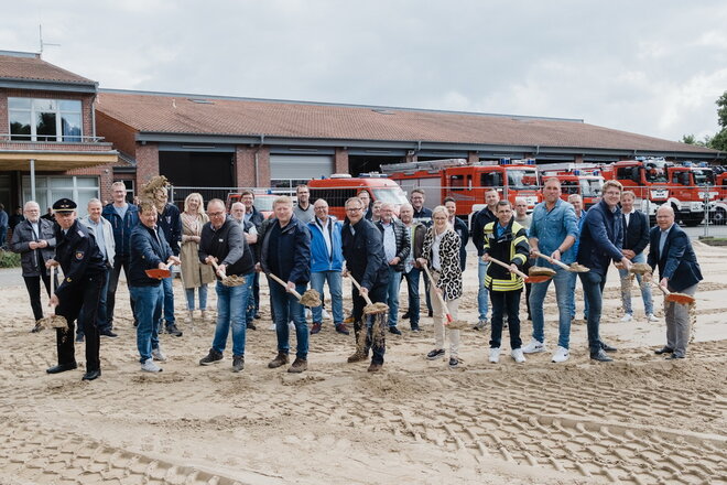 Erster Spatenstich Erweiterung Feuerwehr Lohne